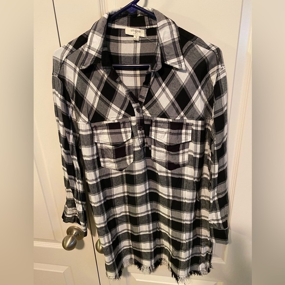 Umgee Black White Plaid 1/4 Button Down Tunic Pockets on Front Sz M - Picture 6 of 6